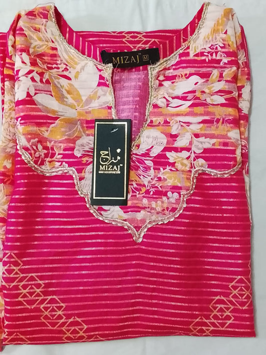 " MIZAJ" Women's Lawn kurti- Pink Floral and Gold print, with Tassel .