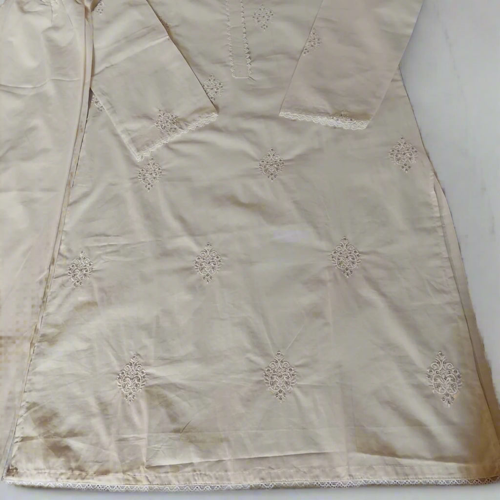 "Elegant White Embroidered Lawn Kurti Set with Trousers & Lace Detailing"